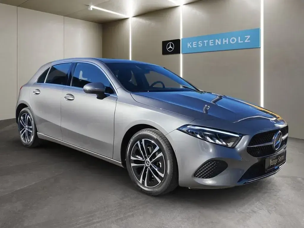 Gebraucht Mercedes A180 136 PS (100 kW) 2025 Grau Limousine
