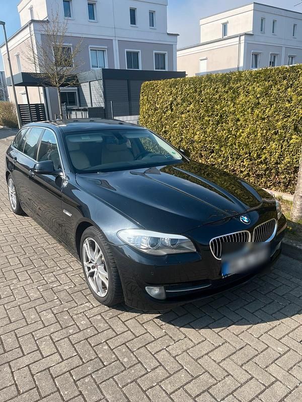 Schwarz Gebraucht 2013 BMW 520 Luxury Line Limousine | 10.000 € (Superpreis) - Bild 1/4