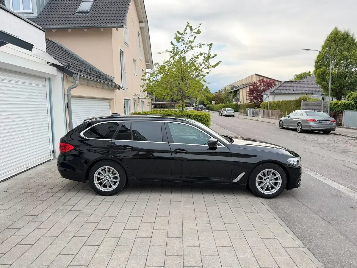 Gebraucht BMW 520 190 PS (139 kW) 2018 Schwarz Kombi