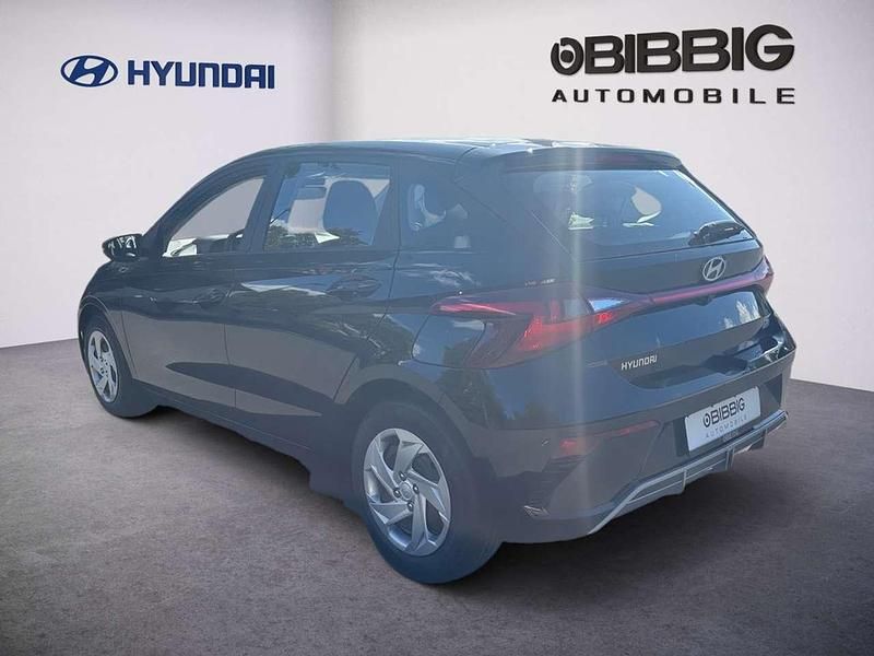 Neu Hyundai i20 Select 101 PS (74 kW) 2025 Phantom black Limousine