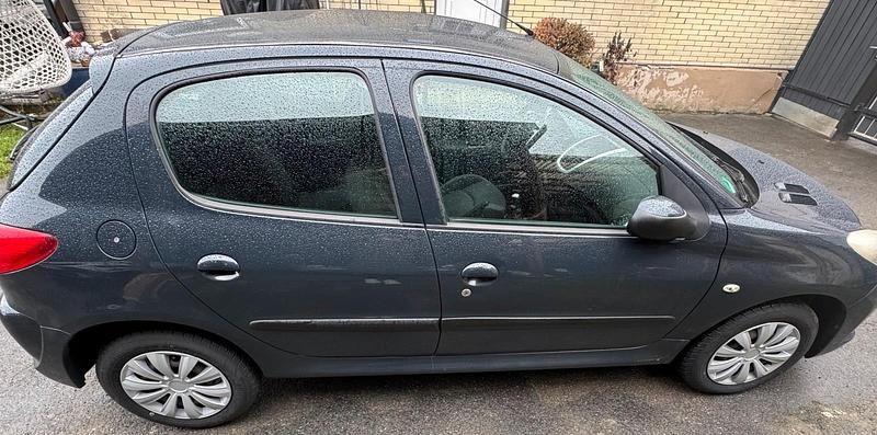Gebraucht Peugeot 206+ 60 PS (44 kW) 2009 Schwarz Kleinwagen