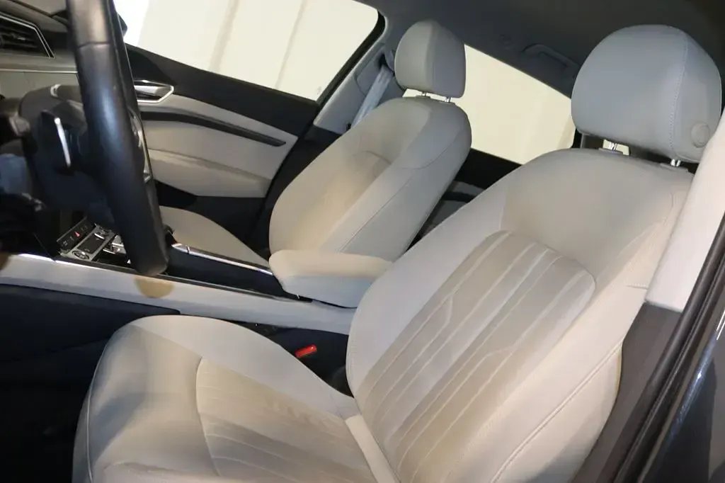 Gebraucht Audi e-tron Sport 300 kW (408 PS) 2023 Manhattangrau metallic SUV