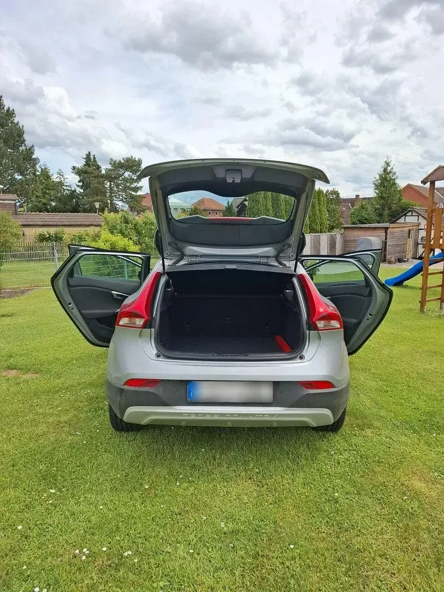 Gebraucht Volvo V40 CC Momentum 120 PS (88 kW) 2016 Grau Kombi