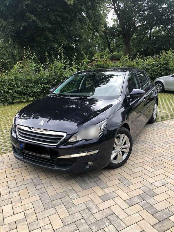 Gebraucht Peugeot 308 Allure 125 PS (91 kW) 2013 Blau Limousine