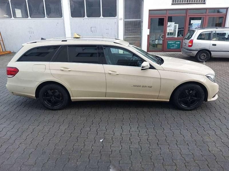Gebraucht Mercedes E220 170 PS (125 kW) 2016 Hellelfenbein Kombi