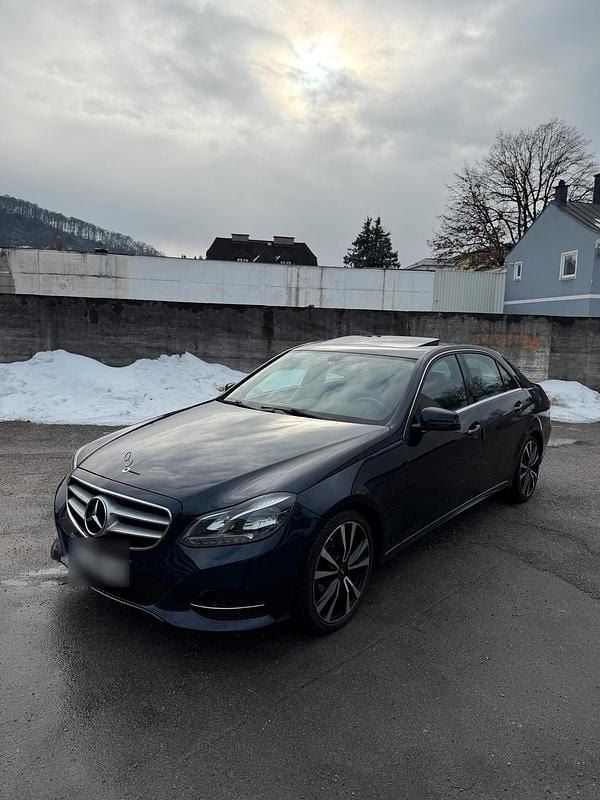 Gebraucht Mercedes E220 170 PS (125 kW) 2014 Blau Limousine