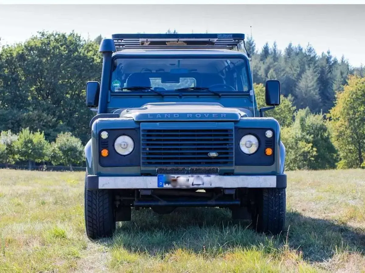 Gebraucht Land Rover Defender SE 122 PS (89 kW) 2012 Grün Kombi