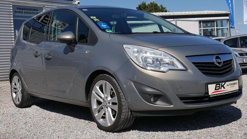 Muskatgrau met Gebraucht 2010 Opel Meriva Edition Van / Kleinbus | 4.390 € (Teuer) - Bild 1/4