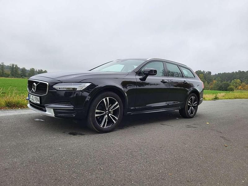 Schwarz Gebraucht 2019 Volvo V90 CC Kombi | 24.200 € (Guter Preis) - Bild 1/3