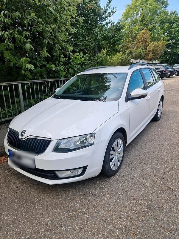 Weiß Gebraucht 2014 Skoda Octavia Active Kombi | 5.900 € (Guter Preis) - Bild 1/4