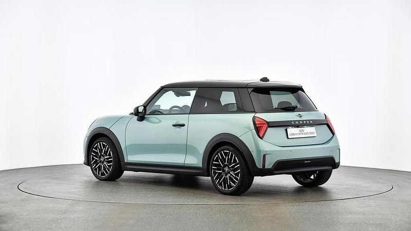 Gebraucht Mini Cooper Favoured 156 PS (114 kW) 2024 Grün Kleinwagen