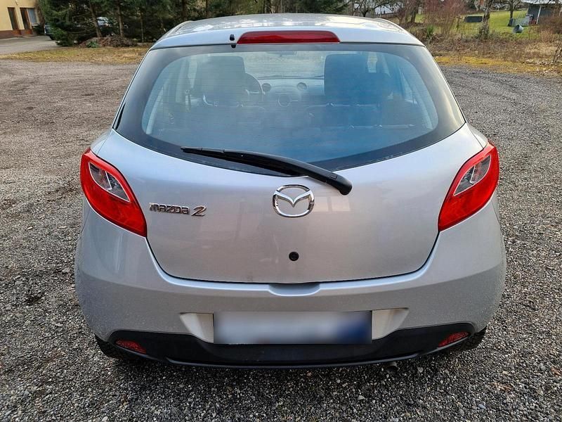 Gebraucht Mazda 2 Inclusive 75 PS (55 kW) 2010 Silber Kleinwagen