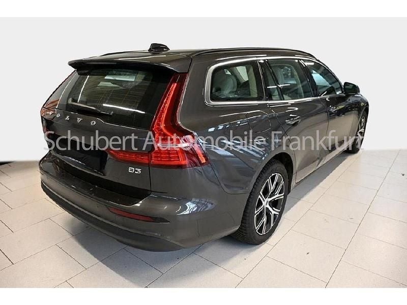 Gebraucht Volvo V60 Core 163 PS (119 kW) 2024 Grau Kombi