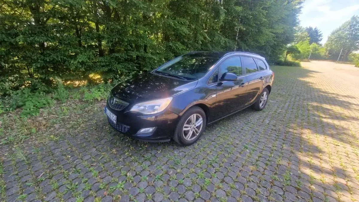 Gebraucht Opel Astra 105 PS (77 kW) 2012 Schwarz Kombi