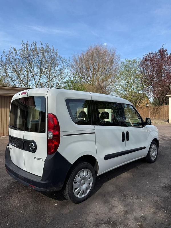 Second-hand Opel Combo 120 CP (88 kW) 2018 Alb Monovolum