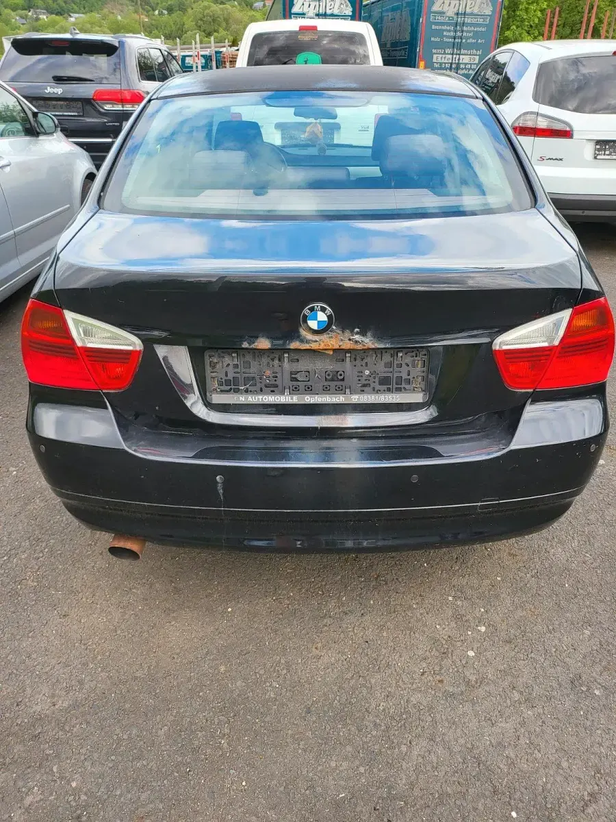 Gebraucht BMW 318 129 PS (94 kW) 2005 Schwarz Limousine