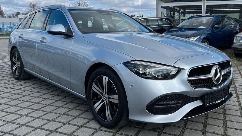 Gebraucht Mercedes C220 200 PS (147 kW) 2022 Silber Limousine