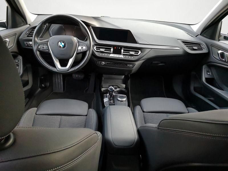 Gebraucht BMW 118 Sport Line 140 PS (102 kW) 2019 Weiß Kleinwagen