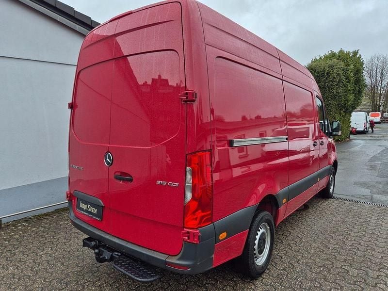 Gebraucht Mercedes Sprinter 150 PS (110 kW) 2021 Rot Van