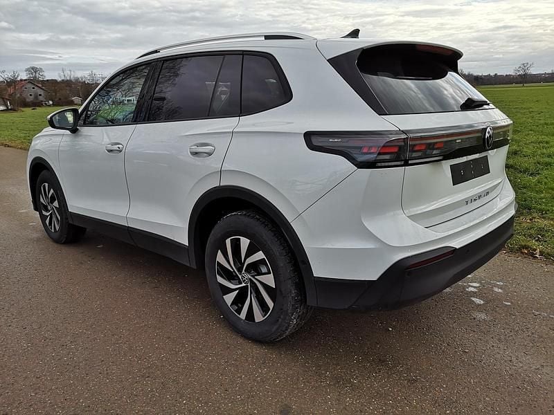 Neu VW Tiguan Life 193 PS (141 kW) 2025 Oryxweiß perlmutteffekt SUV