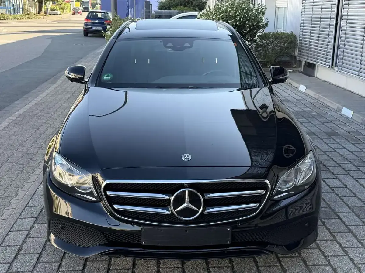 Gebraucht Mercedes E300 306 PS (225 kW) 2020 Schwarz Kombi