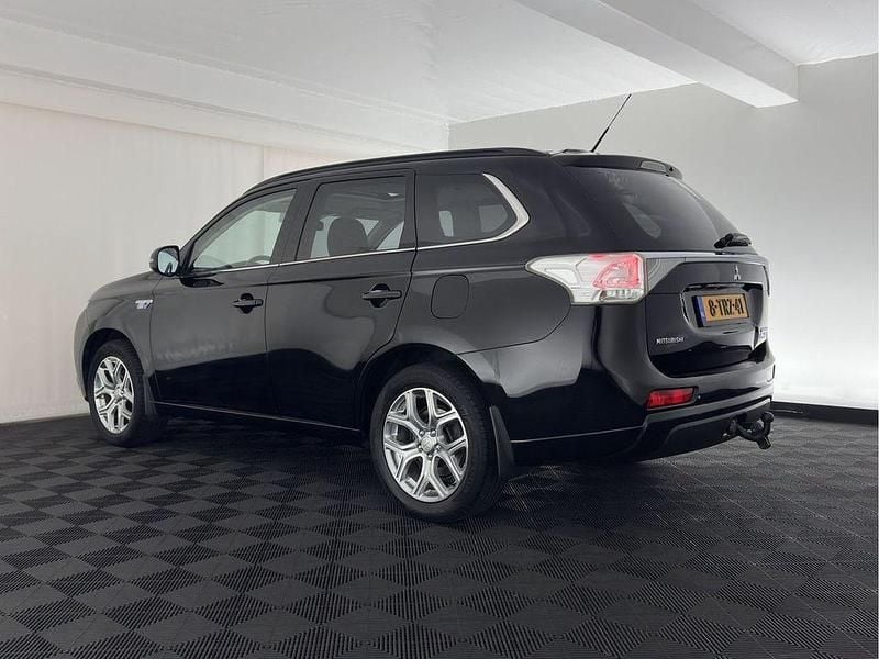 Gebraucht Mitsubishi Outlander P-HEV Instyle 203 PS (149 kW) 2014 Schwarz SUV