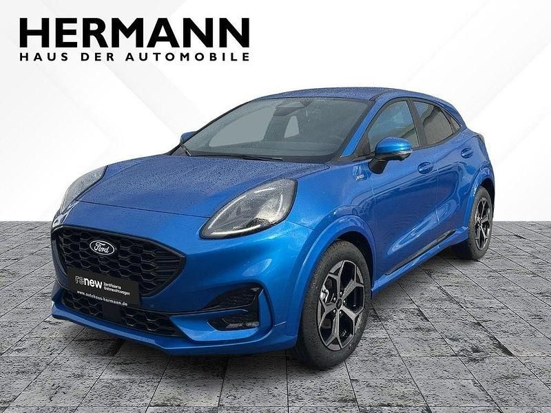 Desert island blue (pn4fz) ( Neu 2025 Ford Puma Gen-E ST-Line Limousine | 26.810 € (Fairer Preis) - Bild 1/4