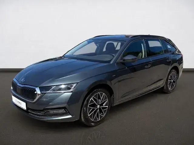 Gebraucht Skoda Octavia Clever 150 PS (110 kW) 2022 Grau Kombi