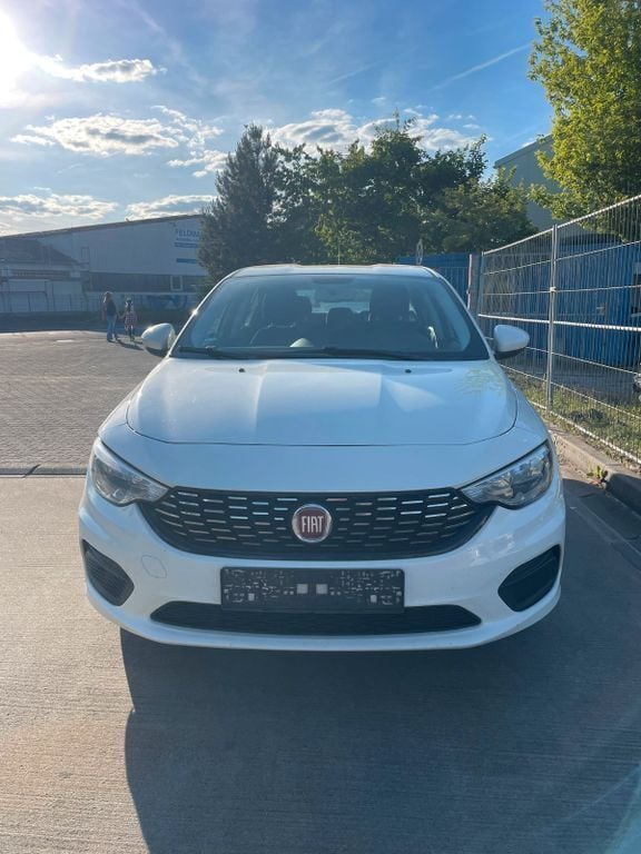 Weiß Gebraucht 2016 Fiat Tipo Easy Limousine | 4.900 € (Superpreis) - Bild 1/4