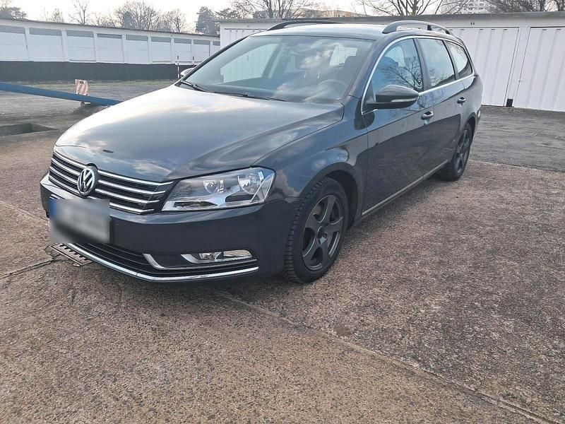 Gebraucht VW Passat 140 PS (102 kW) 2011 Grau Kombi
