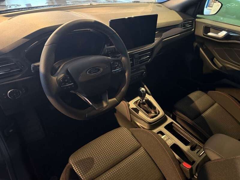 Neu Ford Focus ST-Line X 125 PS (91 kW) 2025 Magneticgrau (metallic) Kombi