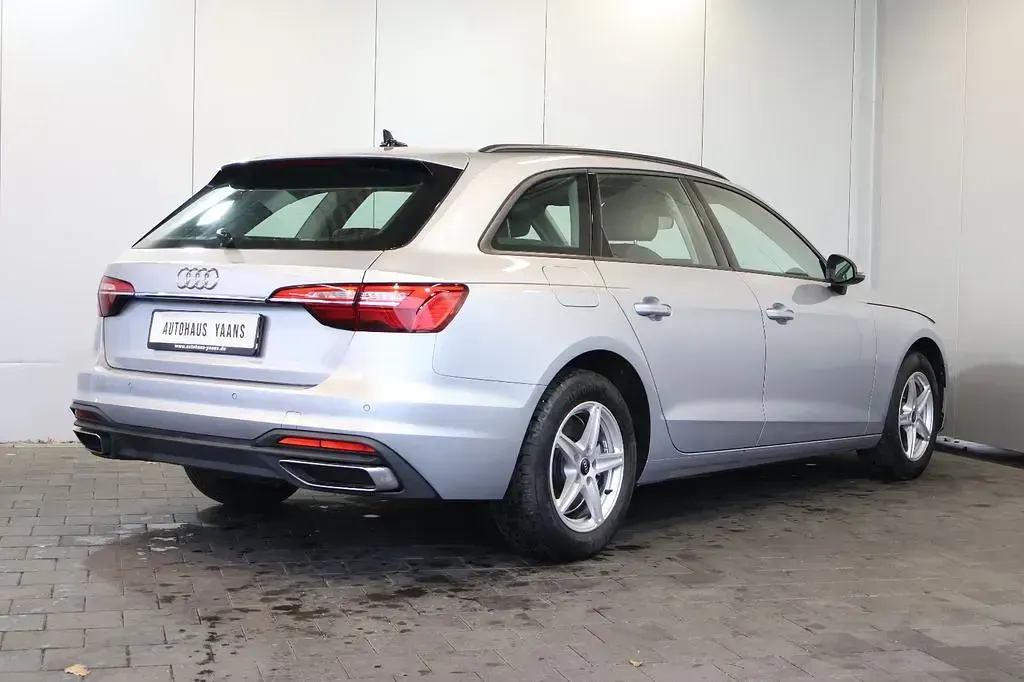 Gebraucht Audi A4 163 PS (119 kW) 2022 Silber Kombi
