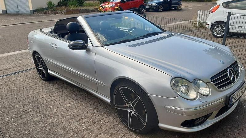 Silber Gebraucht 2004 Mercedes CLK320 Elegance Cabrio | 6.990 € (Etwas zu teuer) - Bild 1/4