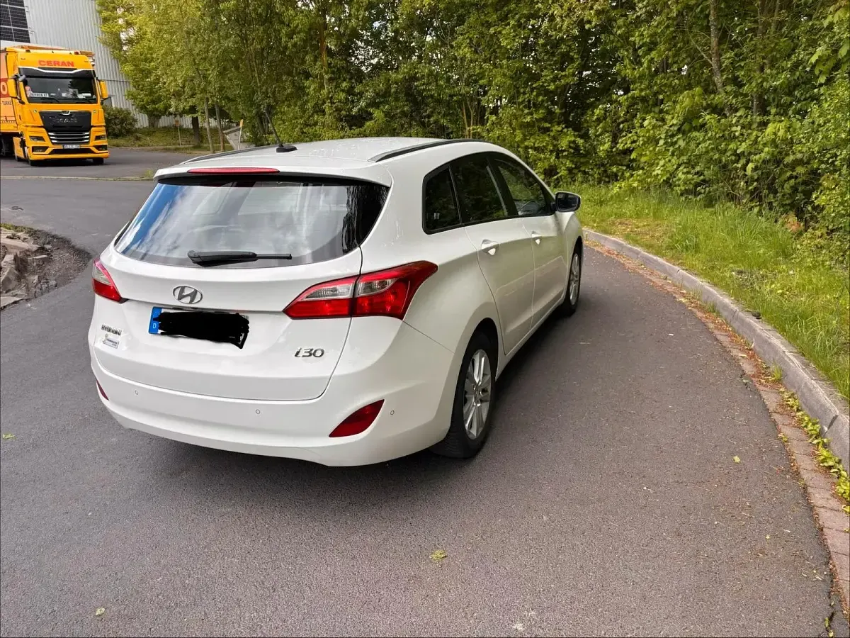 Gebraucht Hyundai i30 99 PS (72 kW) 2014 Weiß Kombi