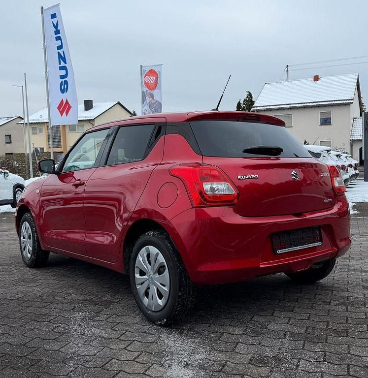 Gebraucht Suzuki Swift Comfort 90 PS (66 kW) 2018 Rot Kleinwagen