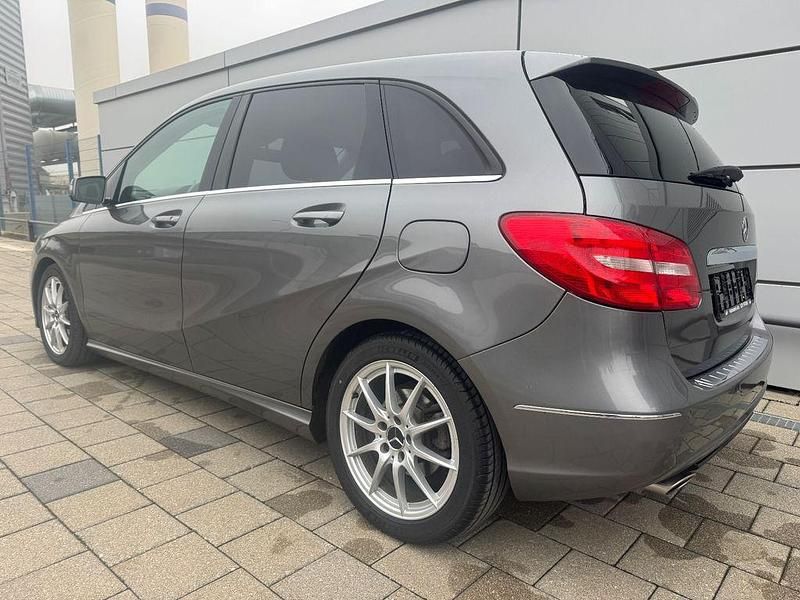 Gebraucht Mercedes B200 156 PS (114 kW) 2013 Grau Van / Kleinbus