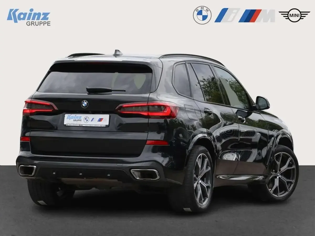 Gebraucht BMW X5 M Sport 340 PS (250 kW) 2023 Black sapphire SUV