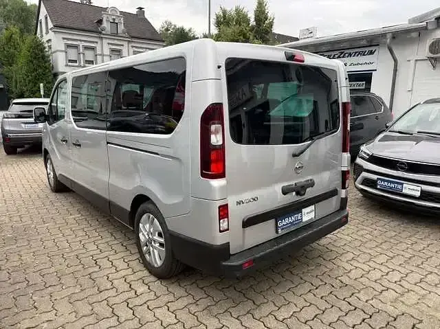 Gebraucht Nissan NV300 146 PS (107 kW) 2017 Mercury grey (m) Van