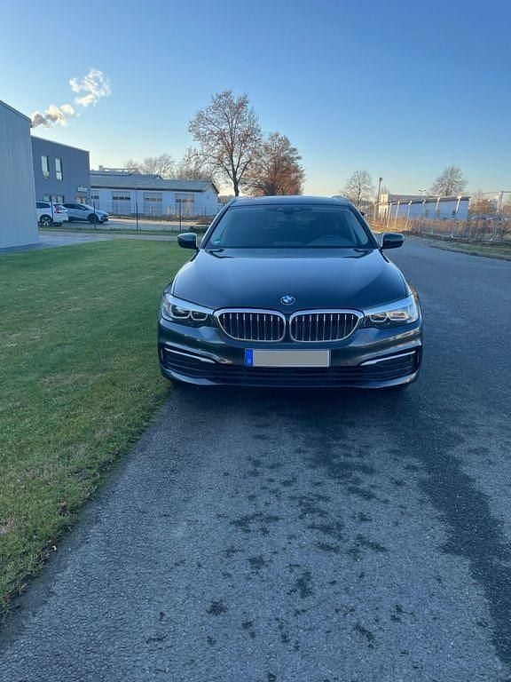 Gebraucht BMW 520 190 PS (139 kW) 2017 Grau Kombi