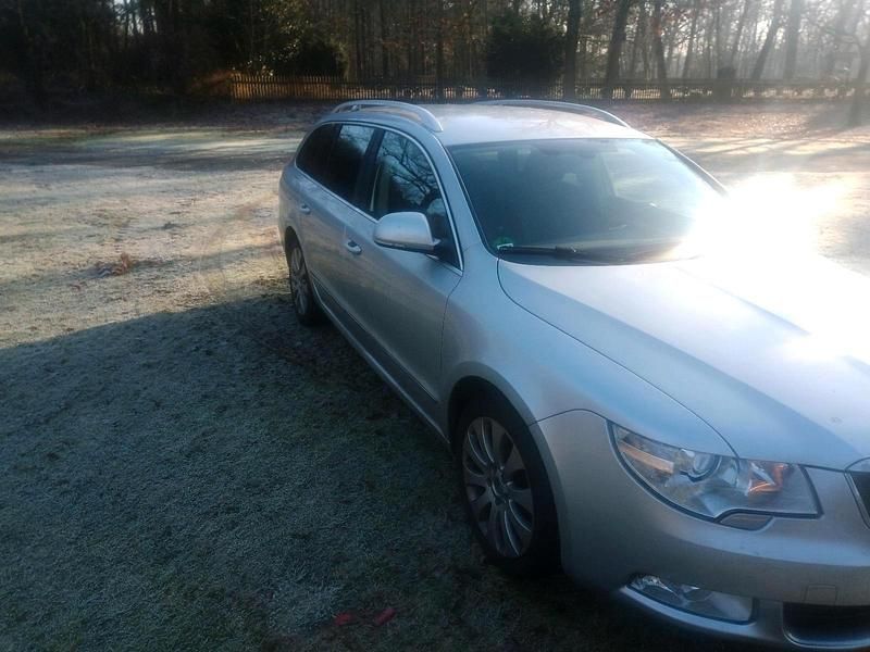 Second-hand Skoda Superb Elegance 190 CP (139 kW) 2011 Argintiu Break