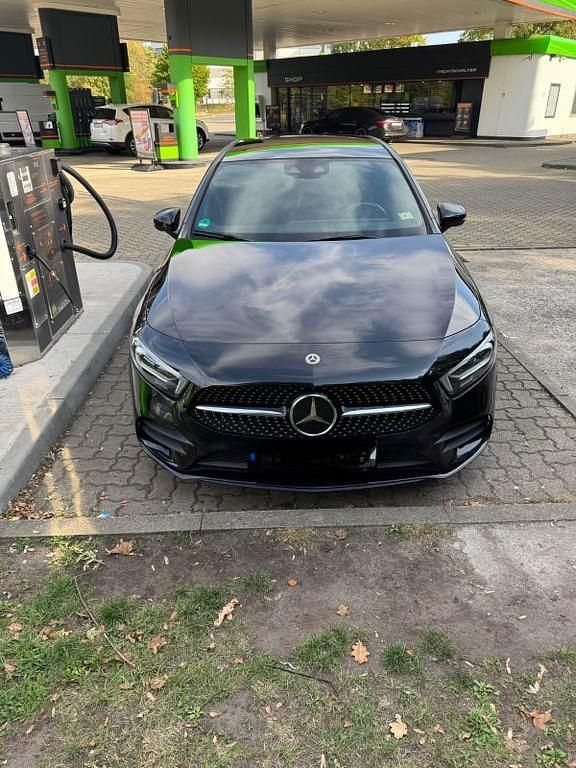 Schwarz Gebraucht 2019 Mercedes A220 AMG Limousine | 25.000 € (Etwas zu teuer) - Bild 1/4