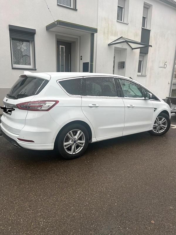 Weiß Gebraucht 2016 Ford S-MAX Titanium Van / Kleinbus | 15.000 € (Fairer Preis) - Bild 1/4