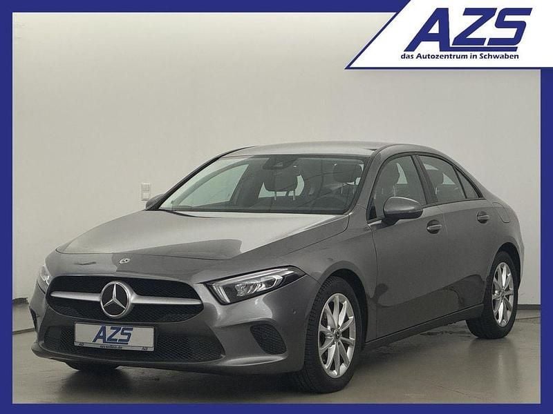 Grau Gebraucht 2022 Mercedes A200 Limousine | 21.980 € (Fairer Preis) - Bild 1/4