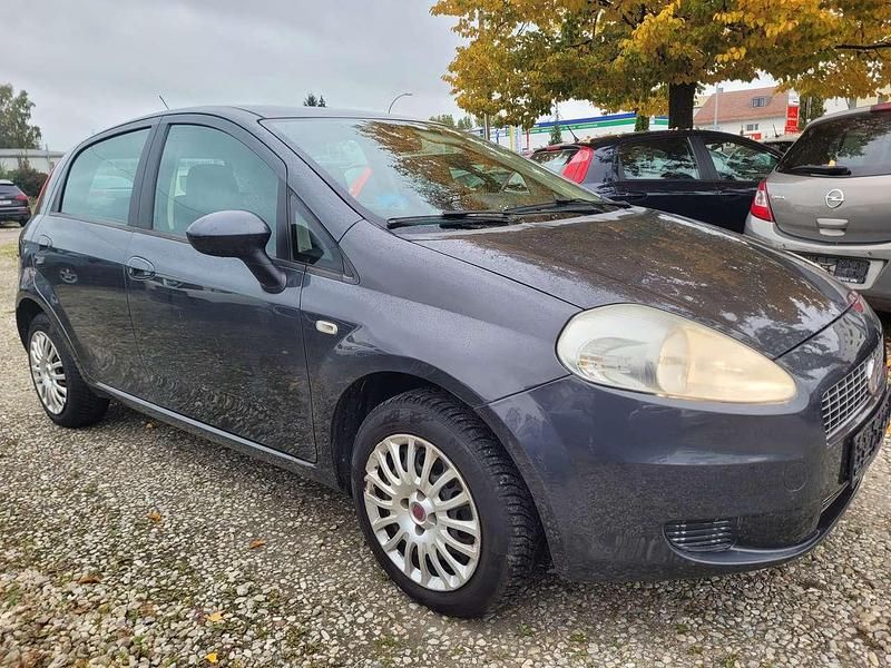 Gebraucht Fiat Punto Dynamic 77 PS (56 kW) 2009 Undergau. grau Kleinwagen