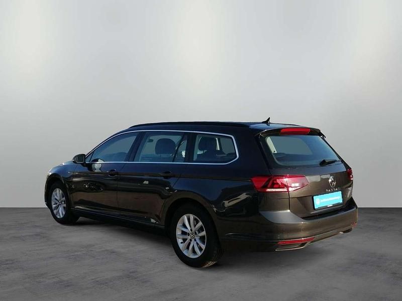 Gebraucht VW Passat Business 150 PS (110 kW) 2022 Mangangrau metallic Kombi