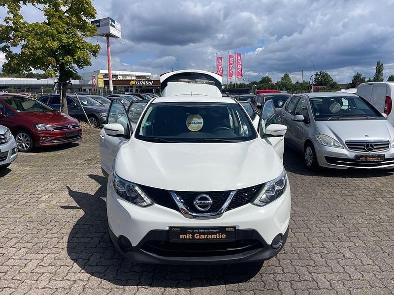 Weiß Gebraucht 2017 Nissan Qashqai Visia SUV | 11.799 € (Fairer Preis) - Bild 1/4