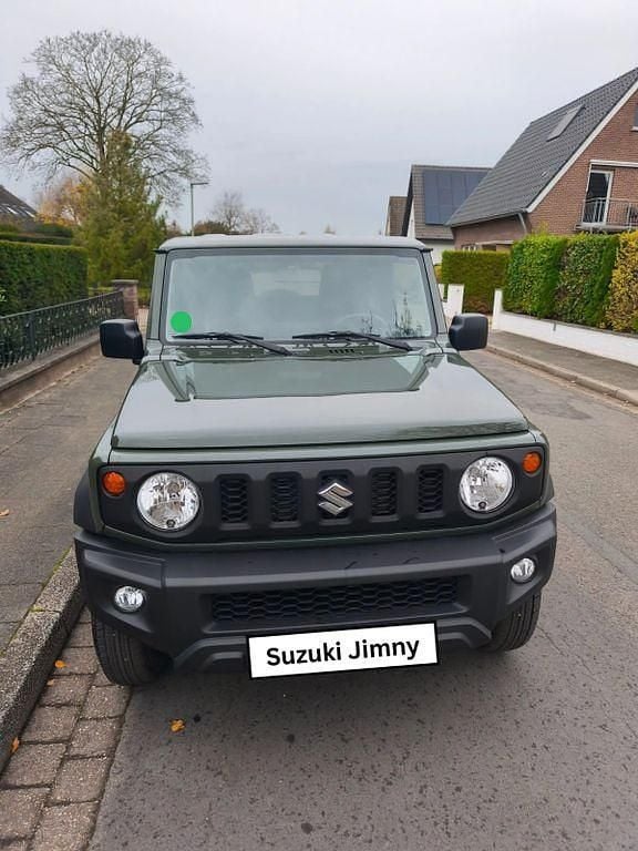 Neu Suzuki Jimny 102 PS (75 kW) 2025 Grün SUV
