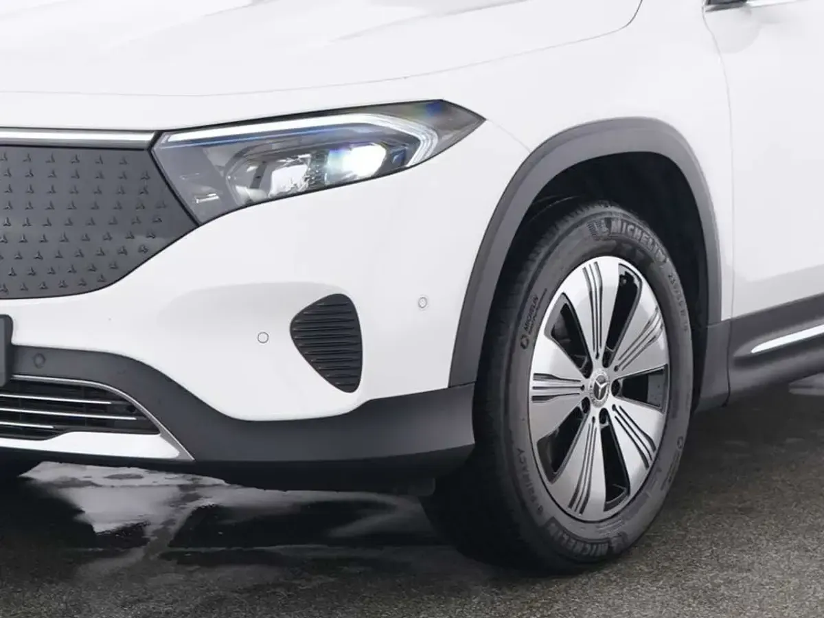 Gebraucht Mercedes EQB250+ Progressive 139 kW (190 PS) 2025 Weiß SUV