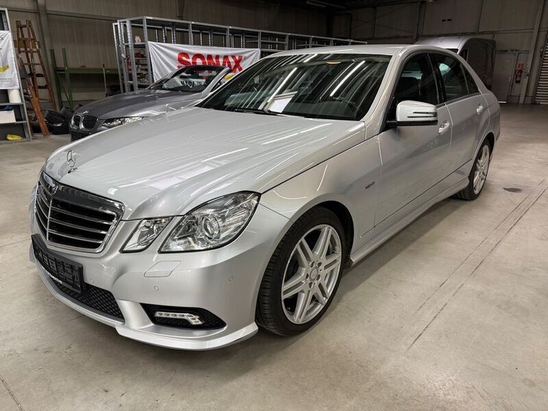 Silber Gebraucht 2010 Mercedes E200 AMG Limousine | 12.900 € (Etwas zu teuer) - Bild 1/4