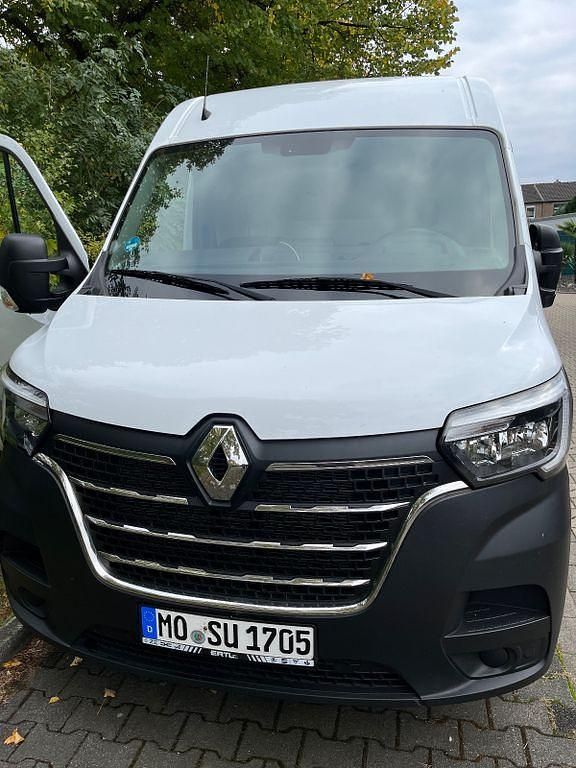 Weiß Gebraucht 2023 Renault Master Van | 30.500 € (Etwas zu teuer) - Bild 1/4